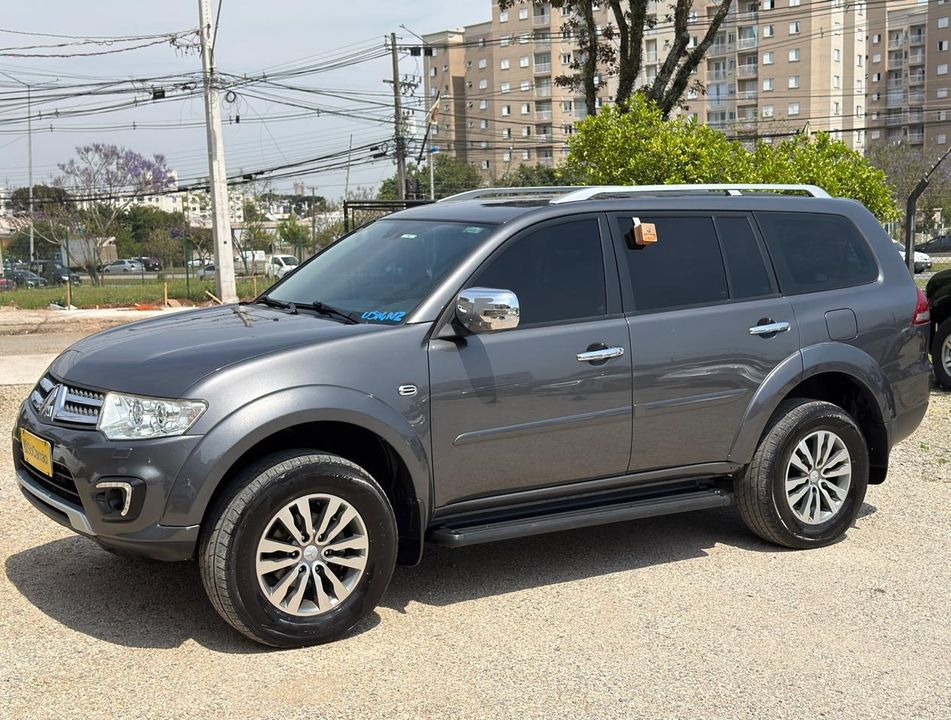 Mitsubishi Pajero HPE 3.2 4x4 T.I. Dies. 5p Aut.