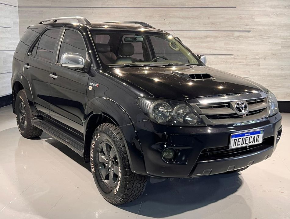Toyota Hilux SW4 SRV D4-D 4x4 3.0 TDI Dies. Aut