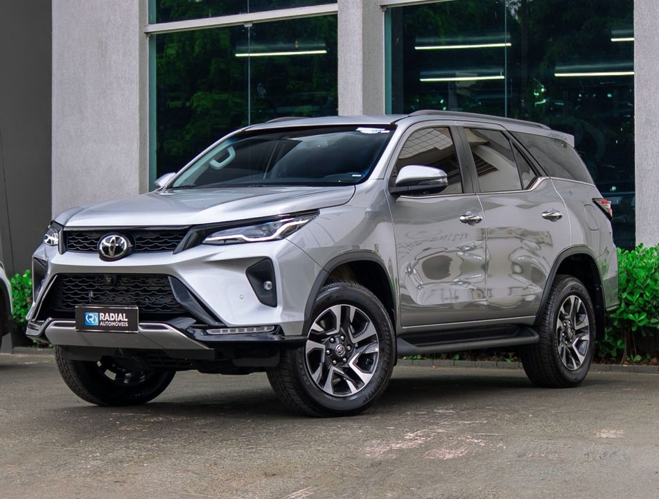 Toyota Hilux SW4 SRX Plat. 4x4 2.8 TB Die. Aut.