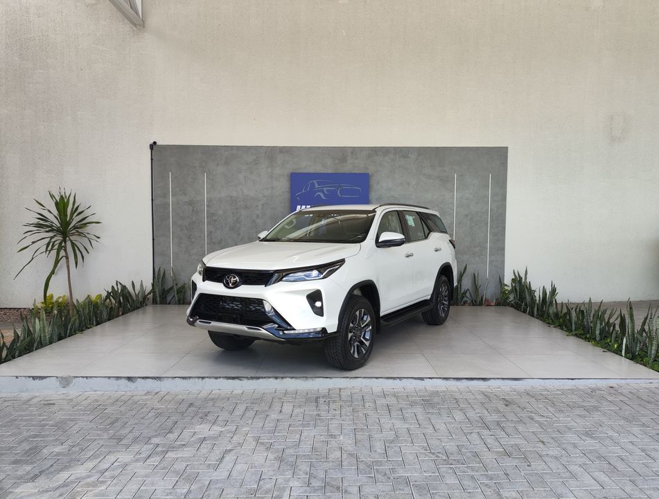 Toyota Hilux SW4 SRX Plat. 4x4 2.8 TB Die. Aut.