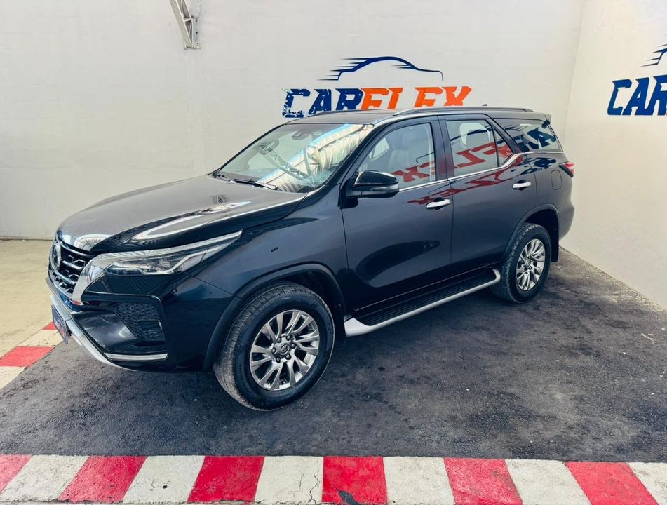 Toyota Hilux SW4 SRX 4x4 2.8 TDI 16V Dies. Aut.