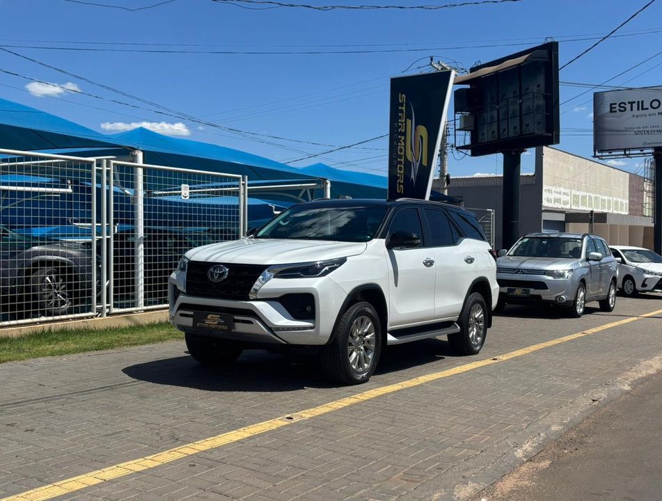 Toyota Hilux SW4 SRX 4x4 2.8 TDI 16V Dies. Aut.