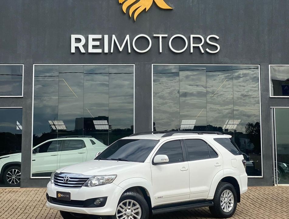 Toyota Hilux SW4 SR 4x2 2.7/ 2.7 Flex 16V Aut.