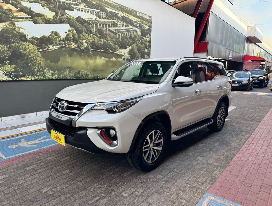 Toyota Hilux SW4 SRX 4x4 2.8 TDI 16V Dies. Aut.