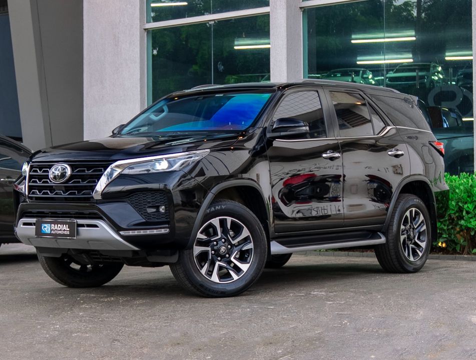 Toyota Hilux SW4 SRX 4x4 2.8 TDI 16V Dies. Aut.