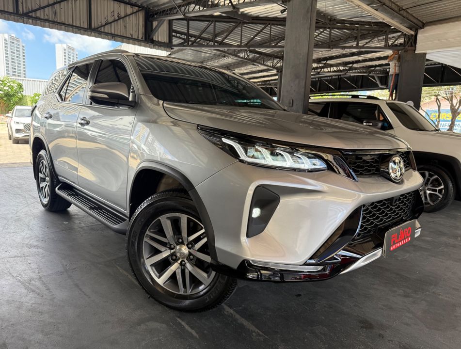 Toyota Hilux SW4 SRX 4x4 2.8 TDI 16V Dies. Aut.