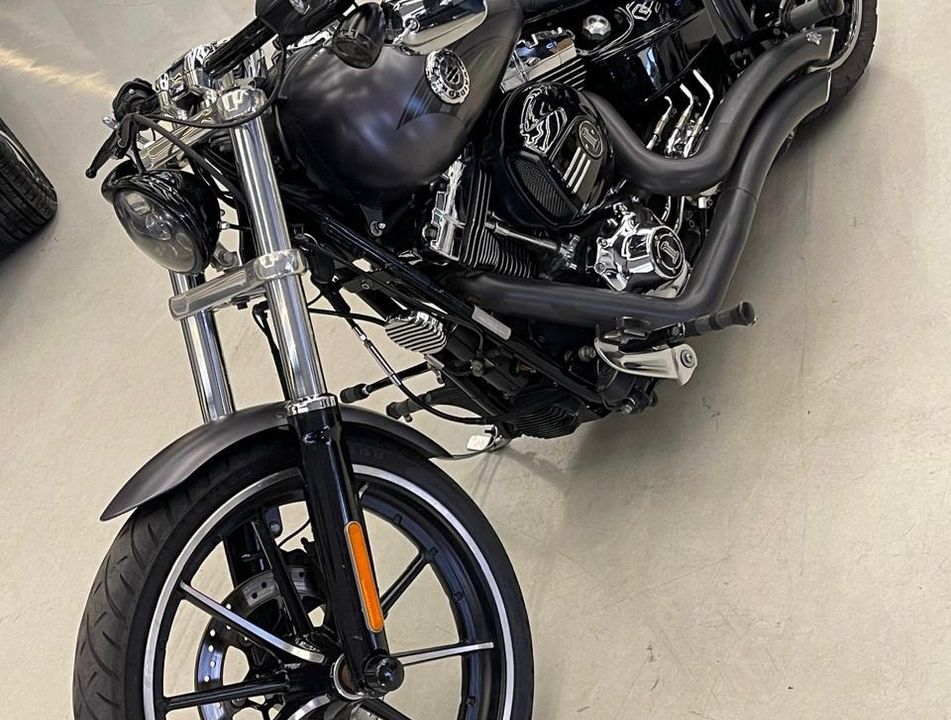 Harley SOFTAIL BREAKOUT FXSB