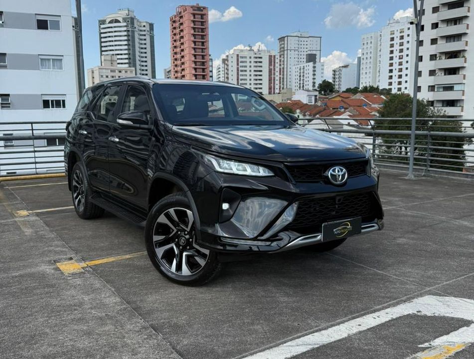 Toyota Hilux SW4 SRX 4x4 2.8 TDI 16V Dies. Aut.