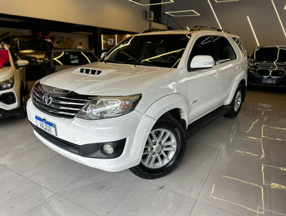 Toyota Hilux SW4 SRV D4-D 4x4 3.0 TDI Dies. Aut