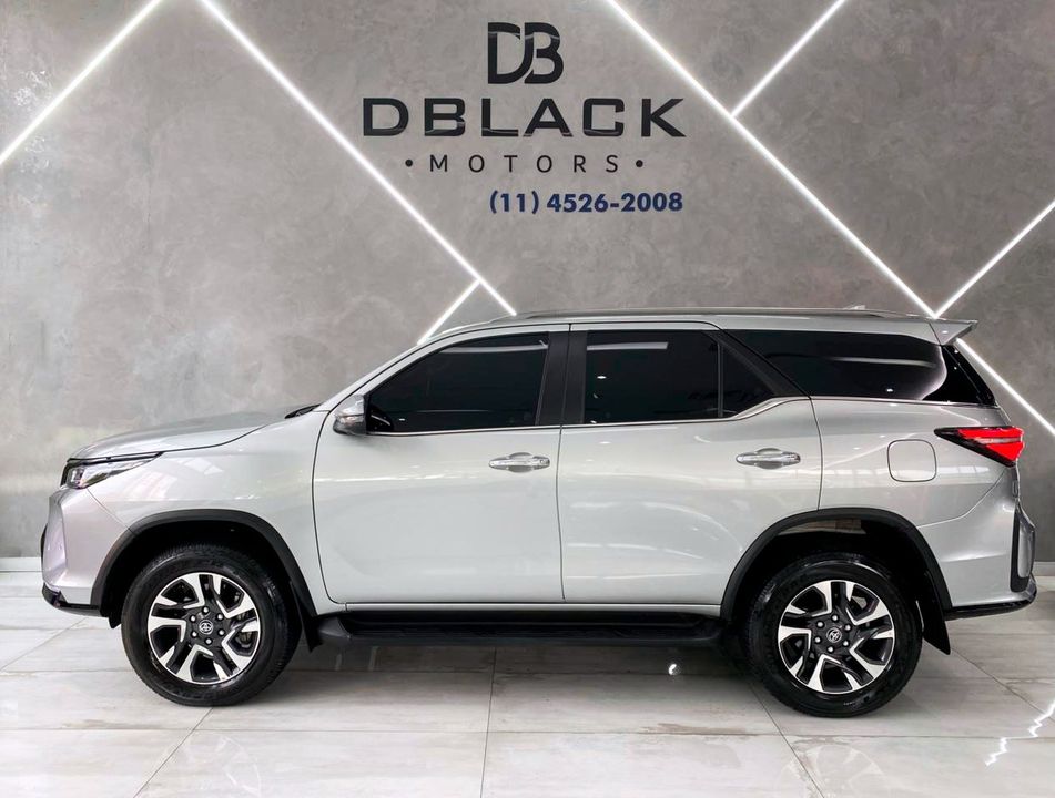 Toyota Hilux SW4 SRX Plat. 4x4 2.8 TB Die. Aut.