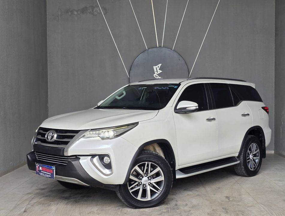 Toyota Hilux SW4 SRX 4x4 2.8 TDI 16V Dies. Aut.