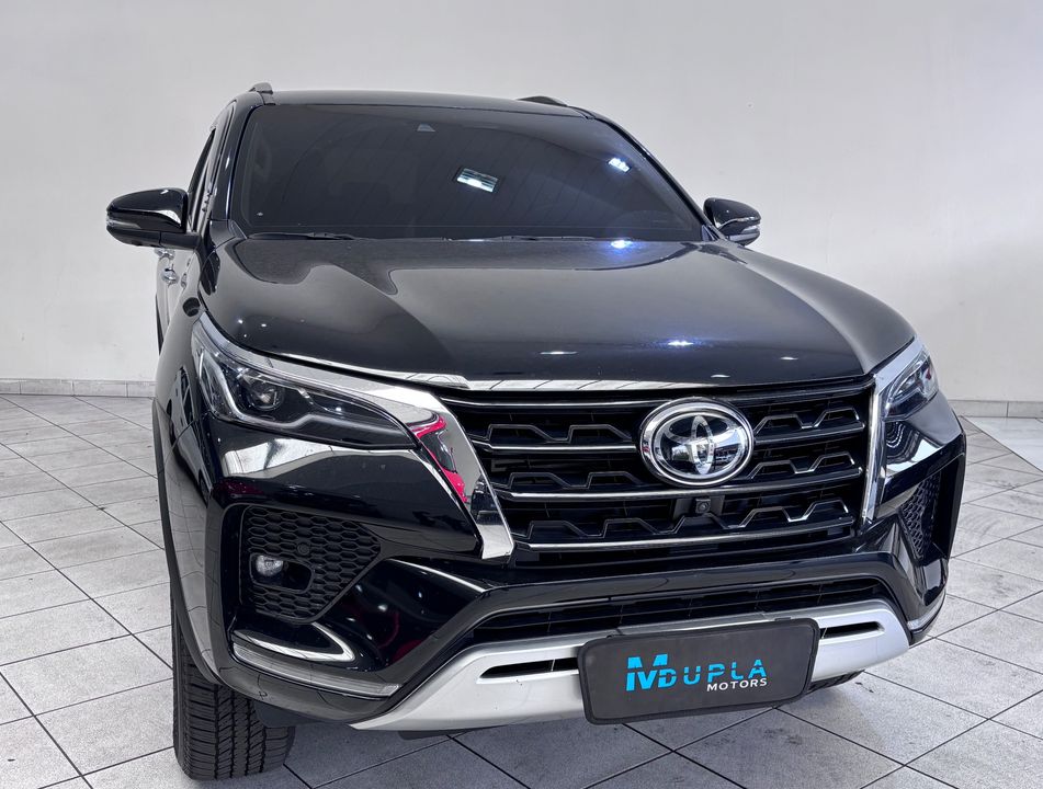 Toyota Hilux SW4 SRX 4x4 2.8 TDI 16V Dies. Aut.