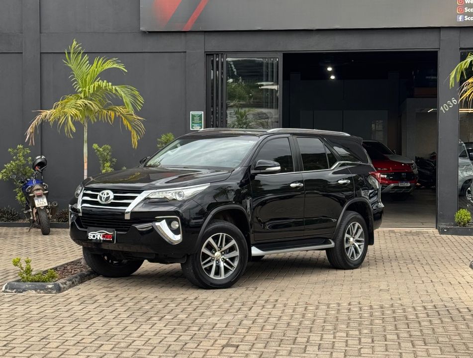 Toyota Hilux CD SRX 4x4 2.8 TDI 16V Diesel Aut.