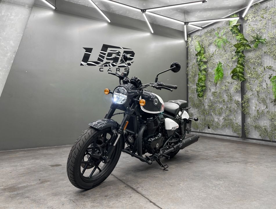 Royal Enfield Shotgun 650 Mid