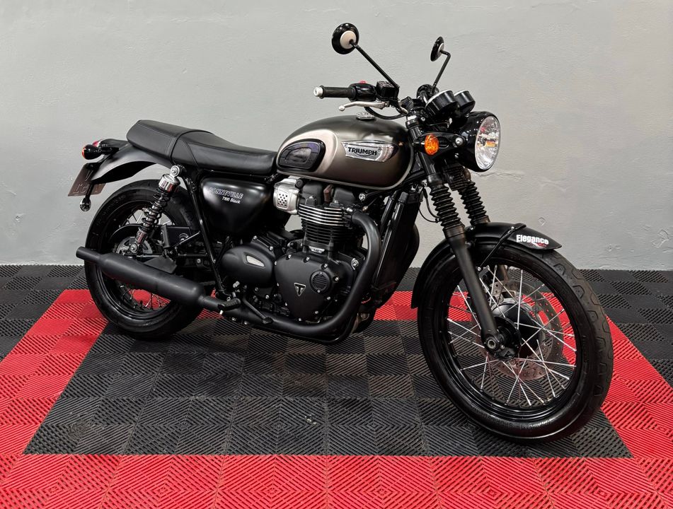 TRIUMPH BONNEVILLE T100 BLACK