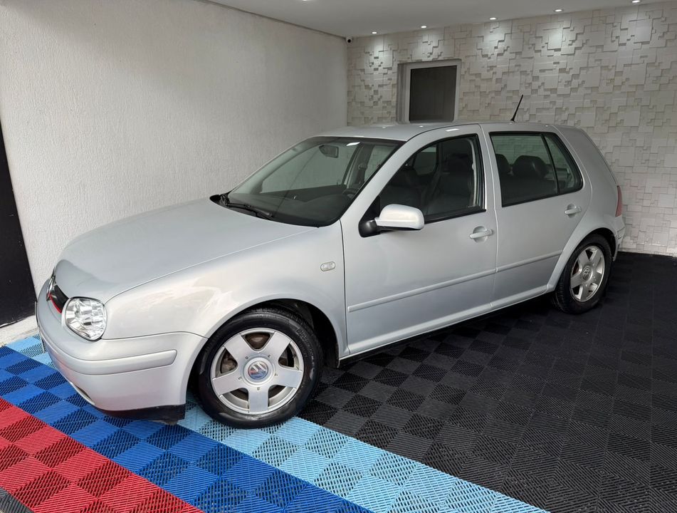 VolksWagen Golf 2.0/2.0 T. Flex Mec.(Black & Silv)