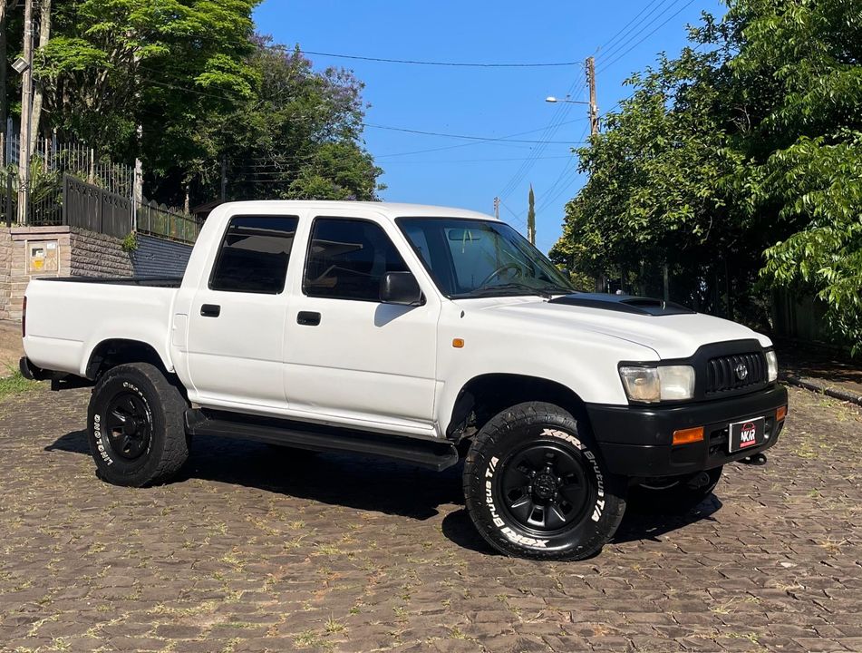 Toyota Hilux CS DX 4x4 3.0 8V 90cv Diesel