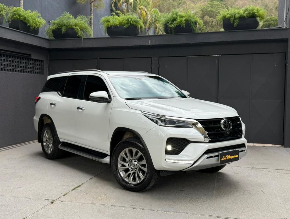 Toyota Hilux SW4 SRX 4x4 2.8 TDI 16V Dies. Aut.