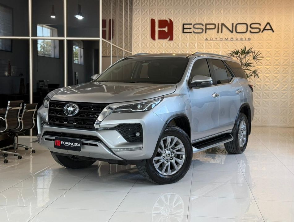 Toyota Hilux SW4 SRX 4x4 2.8 TDI 16V Dies. Aut.