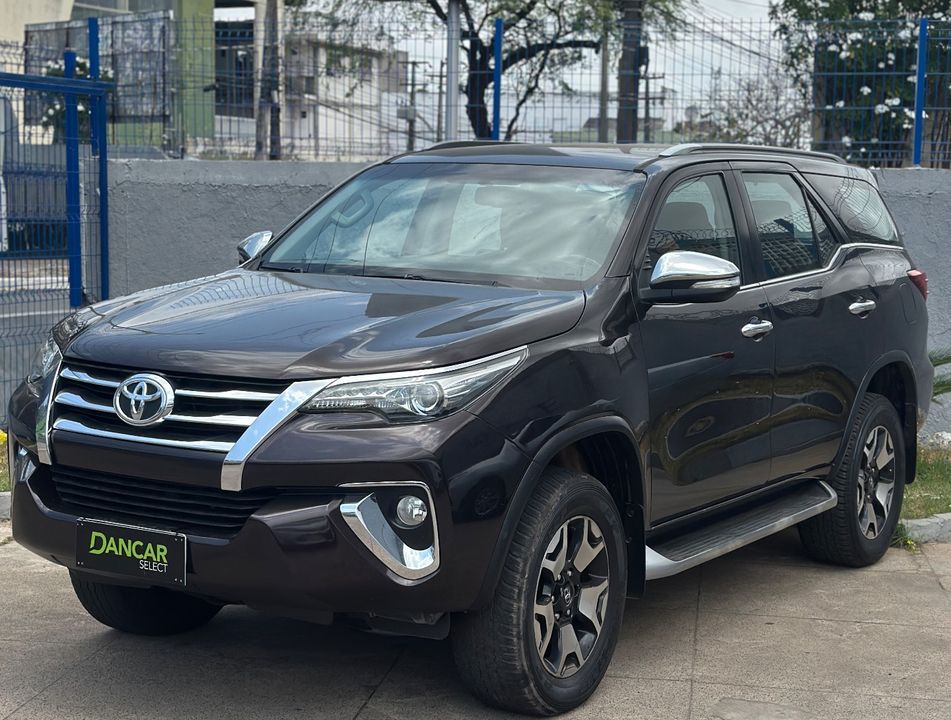 Toyota Hilux SW4 SR 4x2 2.7/ 2.7 Flex 16V Aut.