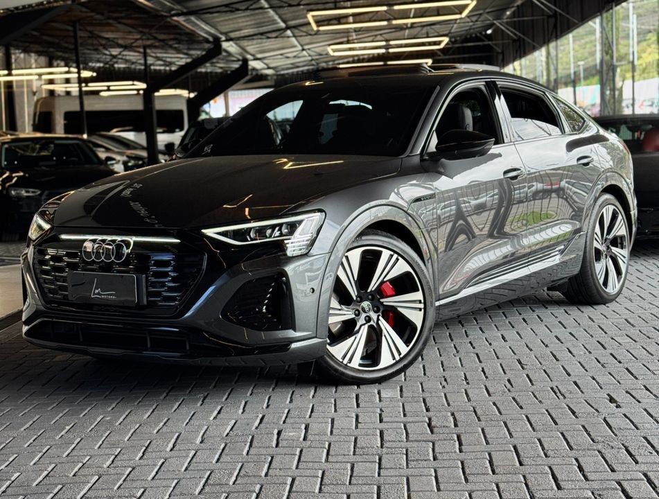Audi Q8 E-TRON Sportb. Perf. Black (Elétrico)