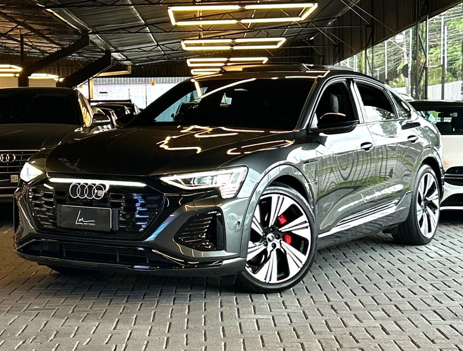 Audi Q8 E-TRON Sportb. Perf. Black (Elétrico)