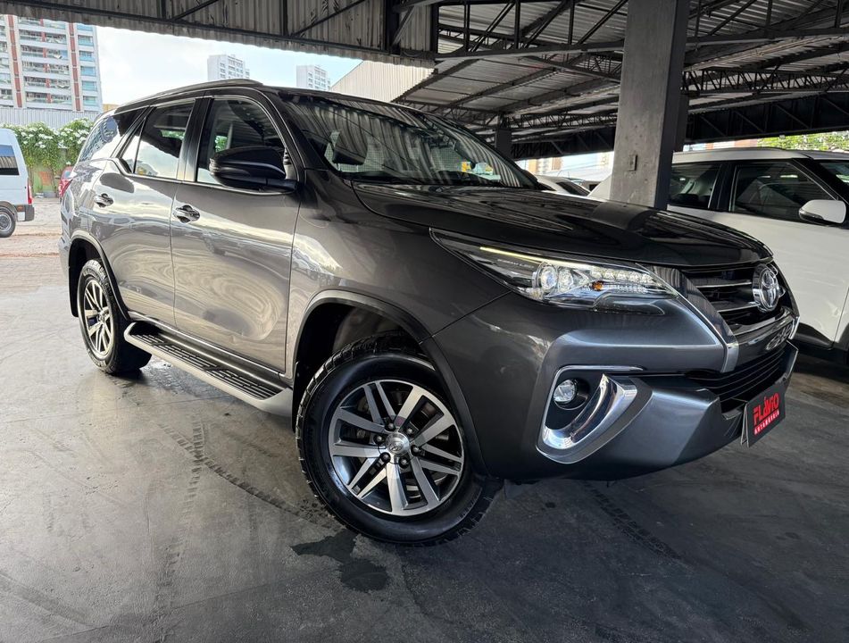 Toyota Hilux SW4 SRX 4x4 2.8 TDI 16V Dies. Aut.