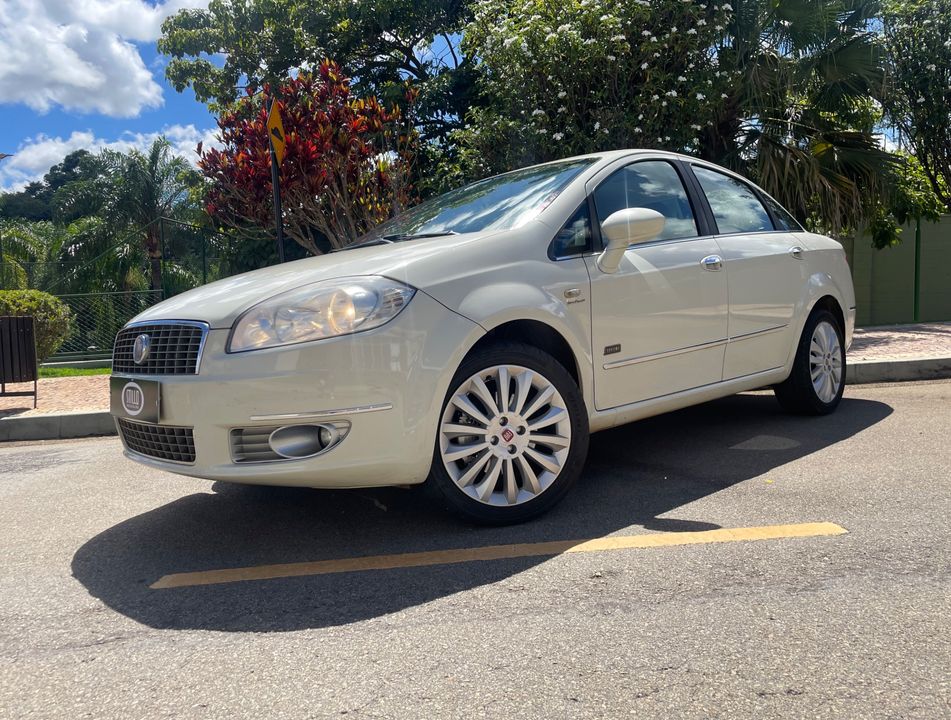 Fiat LINEA ESSENCE Dualogic 1.8 Flex 16V 4p