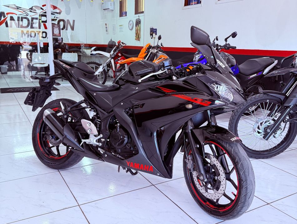 YAMAHA YZF R-3 321/ABS