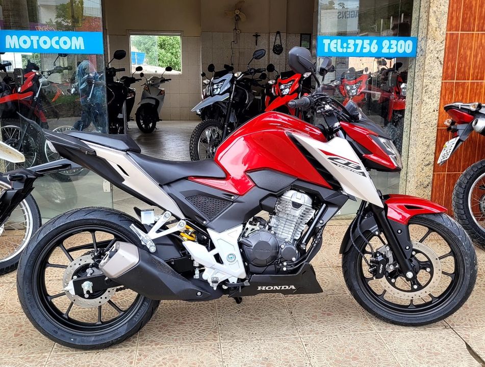 Honda CB 300F TWISTER CBS