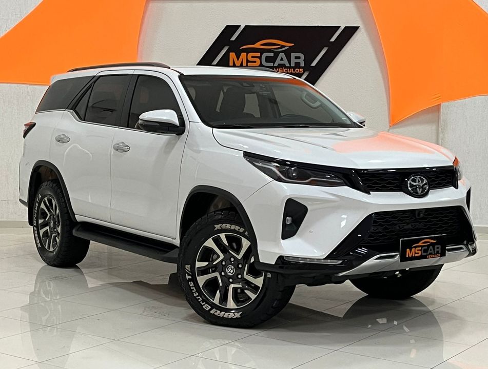 Toyota Hilux SW4 SRX Plat. 4x4 2.8 TB Die. Aut.