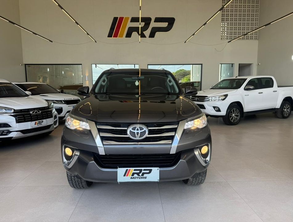 Toyota Hilux SW4 SRV 4x2 2.7 Flex 16V Aut.