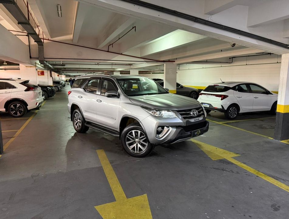 Toyota Hilux SW4 SR 4x2 2.7/ 2.7 Flex 16V Aut.