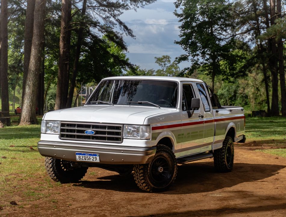 Ford F-1000 Super Diesel CE 3.9