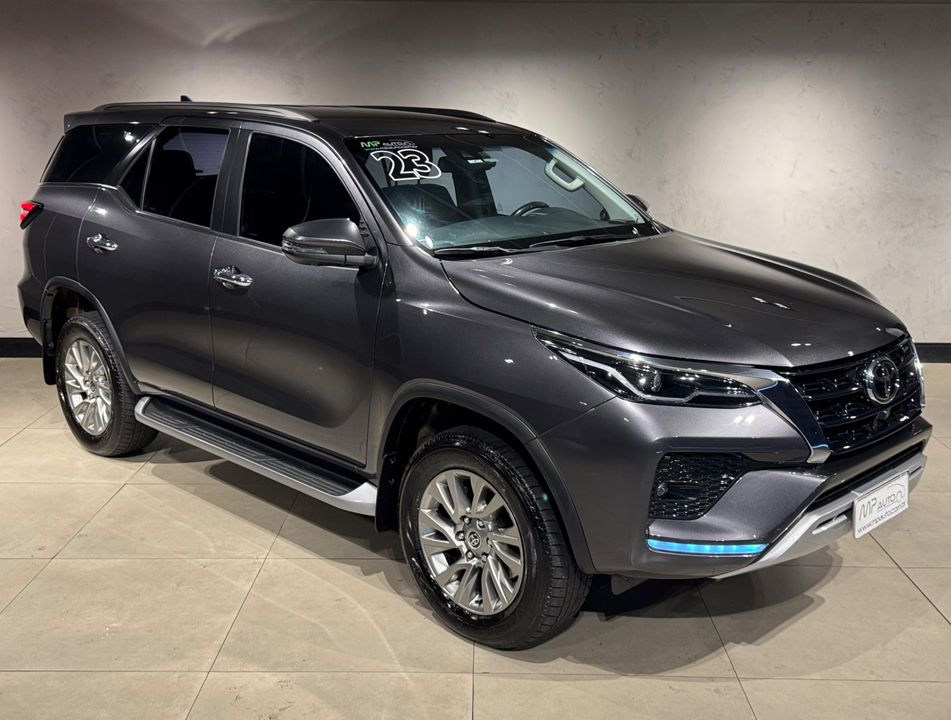 Toyota Hilux SW4 SRX 4x4 2.8 TDI 16V Dies. Aut.