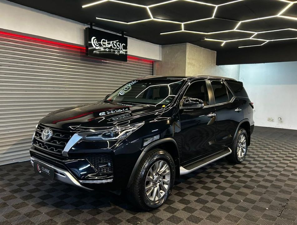 Toyota Hilux SW4 SRX 4x4 2.8 TDI 16V Dies. Aut.