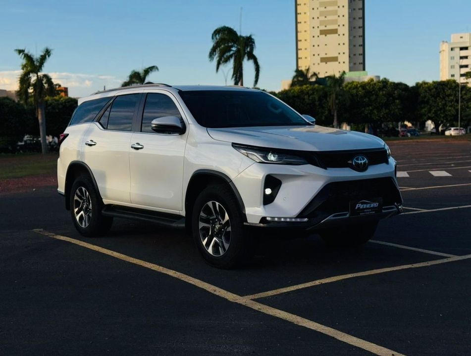 Toyota Hilux SW4 SRX Plat. 4x4 2.8 TB Die. Aut.