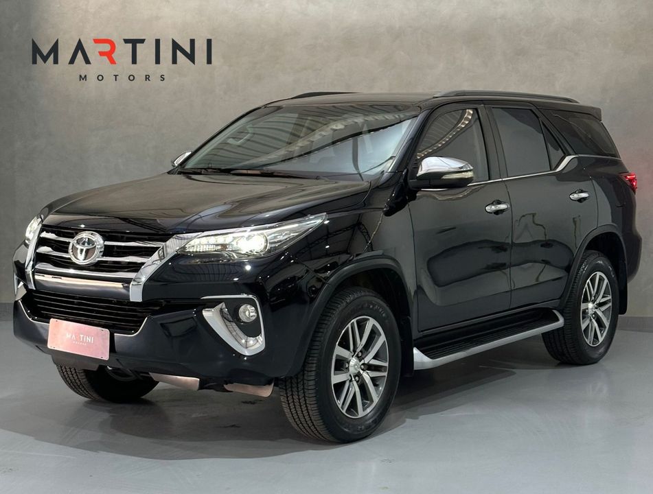 Toyota Hilux SW4 SRX 4x4 2.8 TDI 16V Dies. Aut.