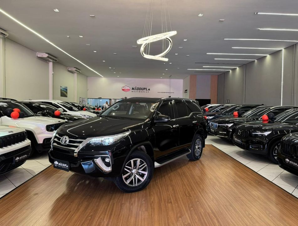 Toyota Hilux SW4 SRX 4x4 2.8 TDI 16V Dies. Aut.