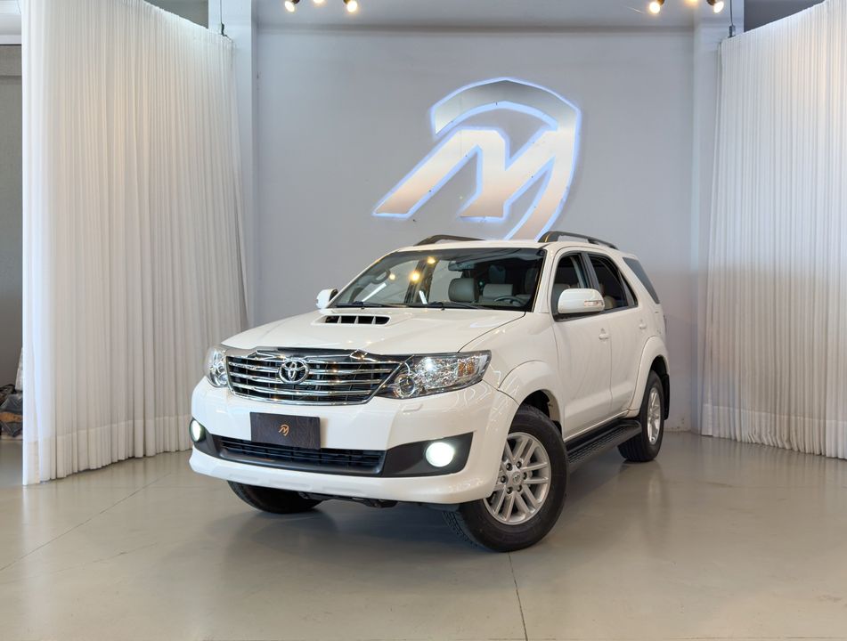 Toyota Hilux SW4 SRV D4-D 4x4 3.0 TDI Dies. Aut