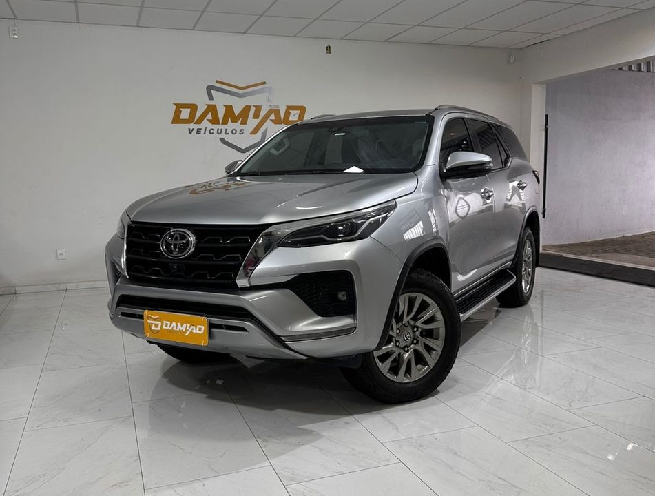 Toyota Hilux SW4 SRX 4x4 2.8 TDI 16V Dies. Aut.