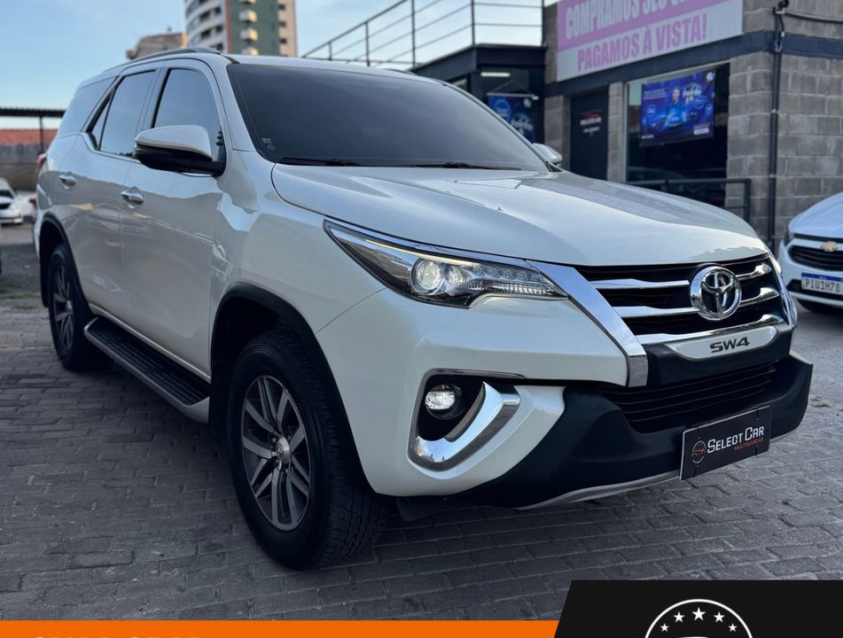 Toyota Hilux SW4 SRX 4x4 2.8 TDI 16V Dies. Aut.