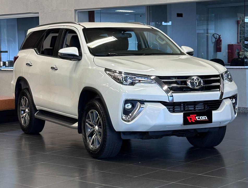 Toyota Hilux SW4 SRX 4x4 2.8 TDI 16V Dies. Aut.