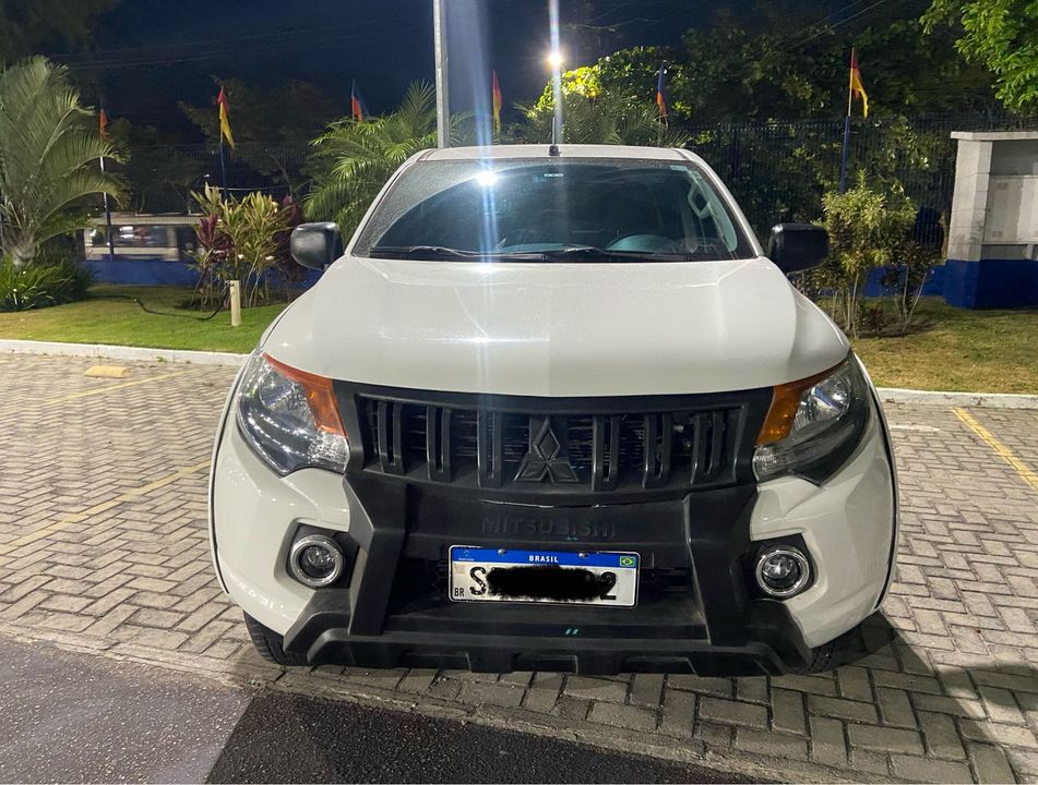 Mitsubishi L200 Tri. Outd. GLX 2.4 CD 4x4 Die. Mec.