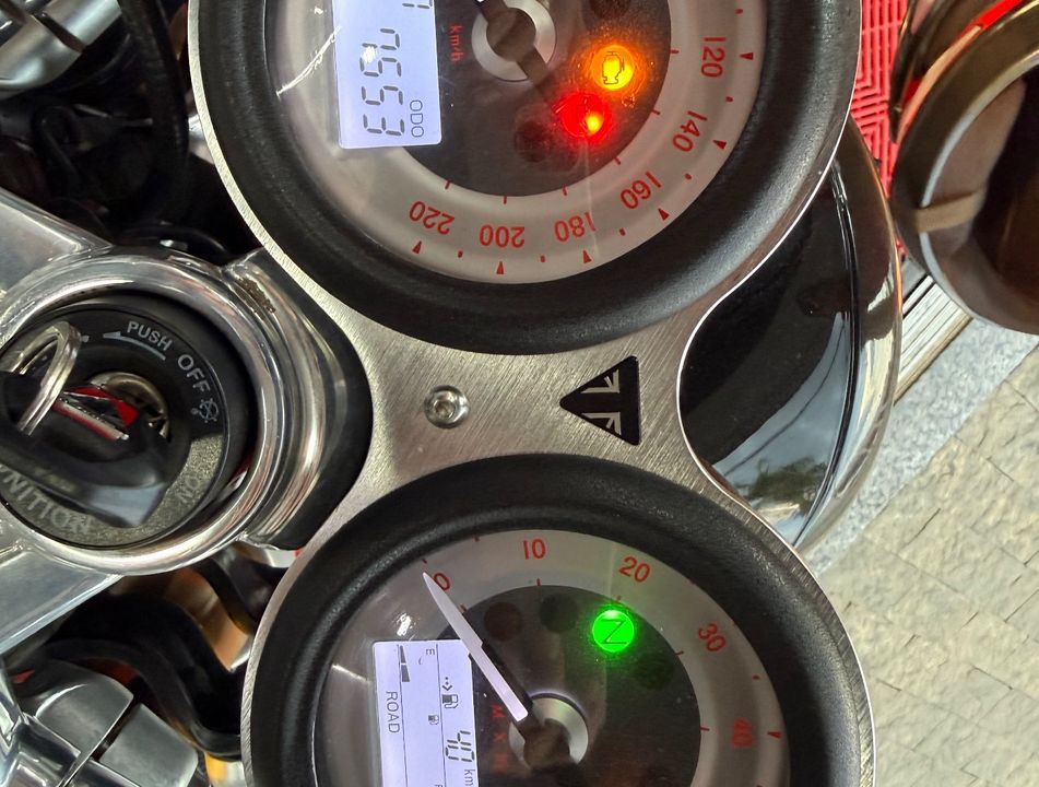 TRIUMPH THRUXTON R 1200cc