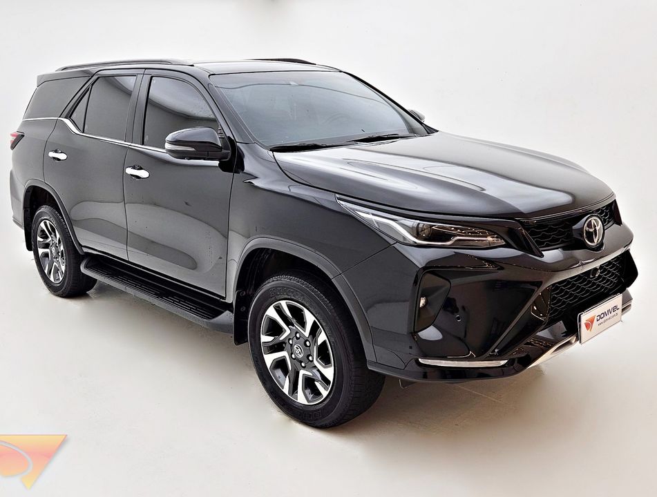 Toyota Hilux SW4 SRX Plat. 4x4 2.8 TB Die. Aut.