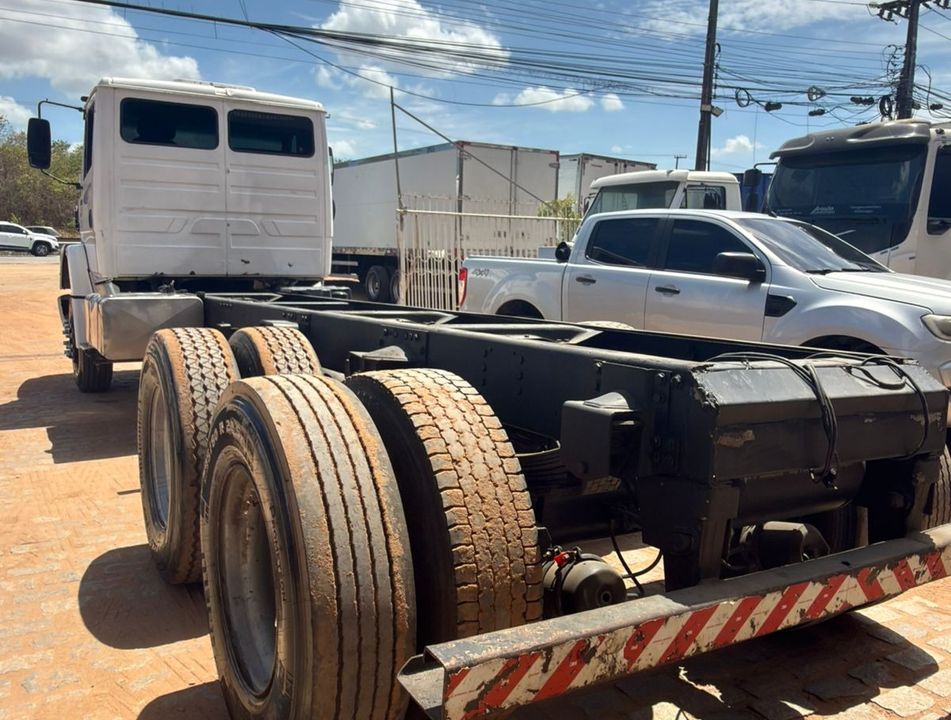 MERCEDES-BENZ L-1620 3-Eixos 2p (diesel)