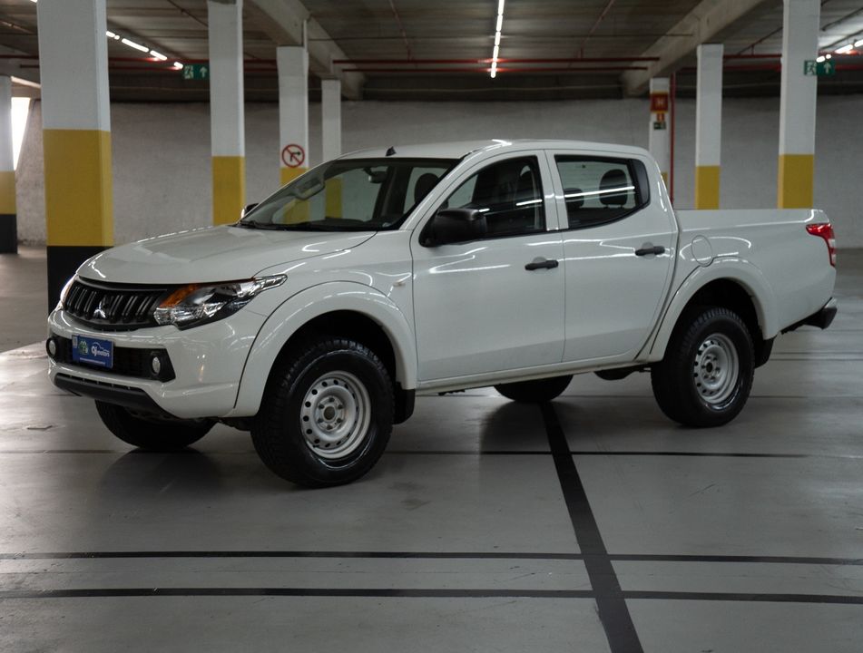 Mitsubishi L200 Tri. Outd. GLX 2.4 CD 4x4 Die. Mec.