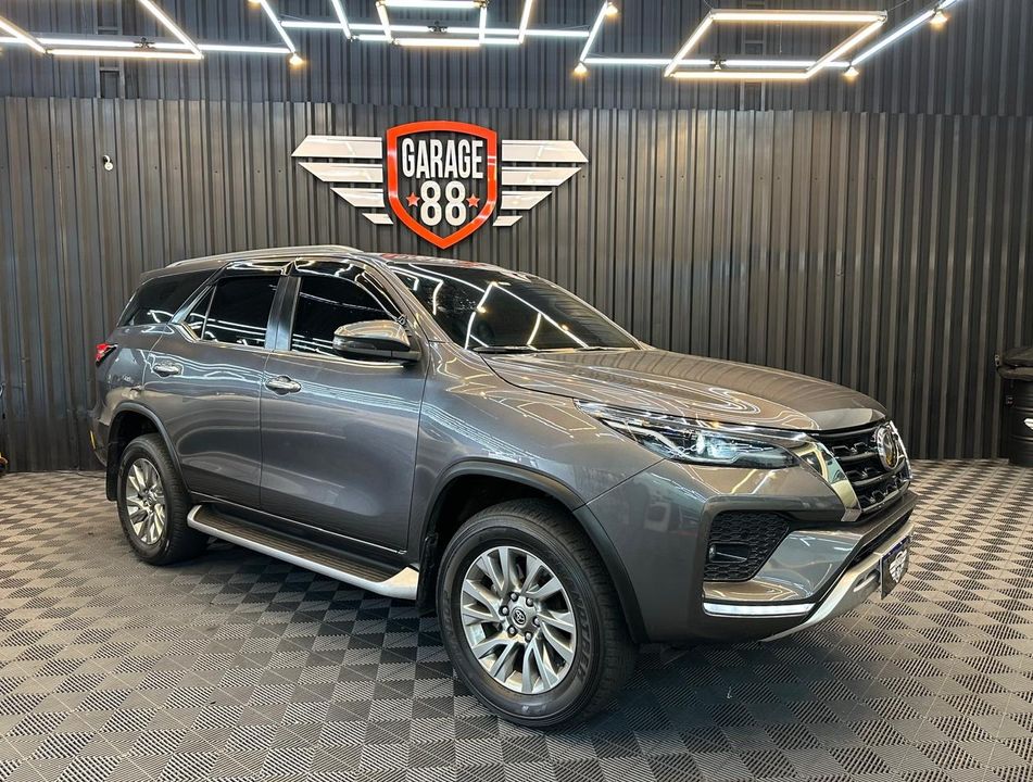 Toyota Hilux SW4 SRX 4x4 2.8 TDI 16V Dies. Aut.