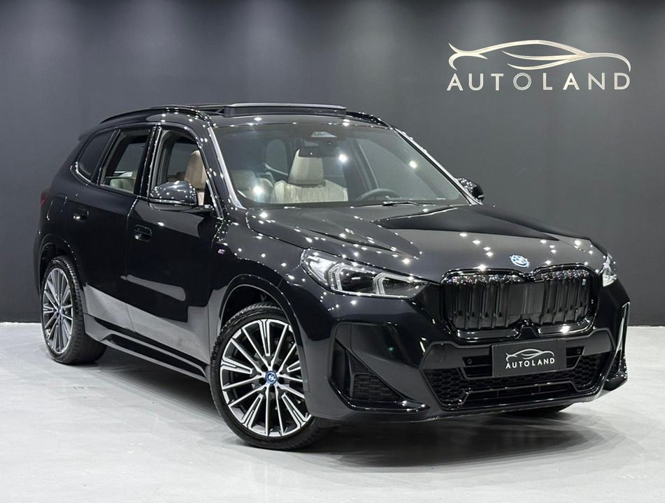 BMW iX 1 xDrive 30 M Sport (Elétrico)